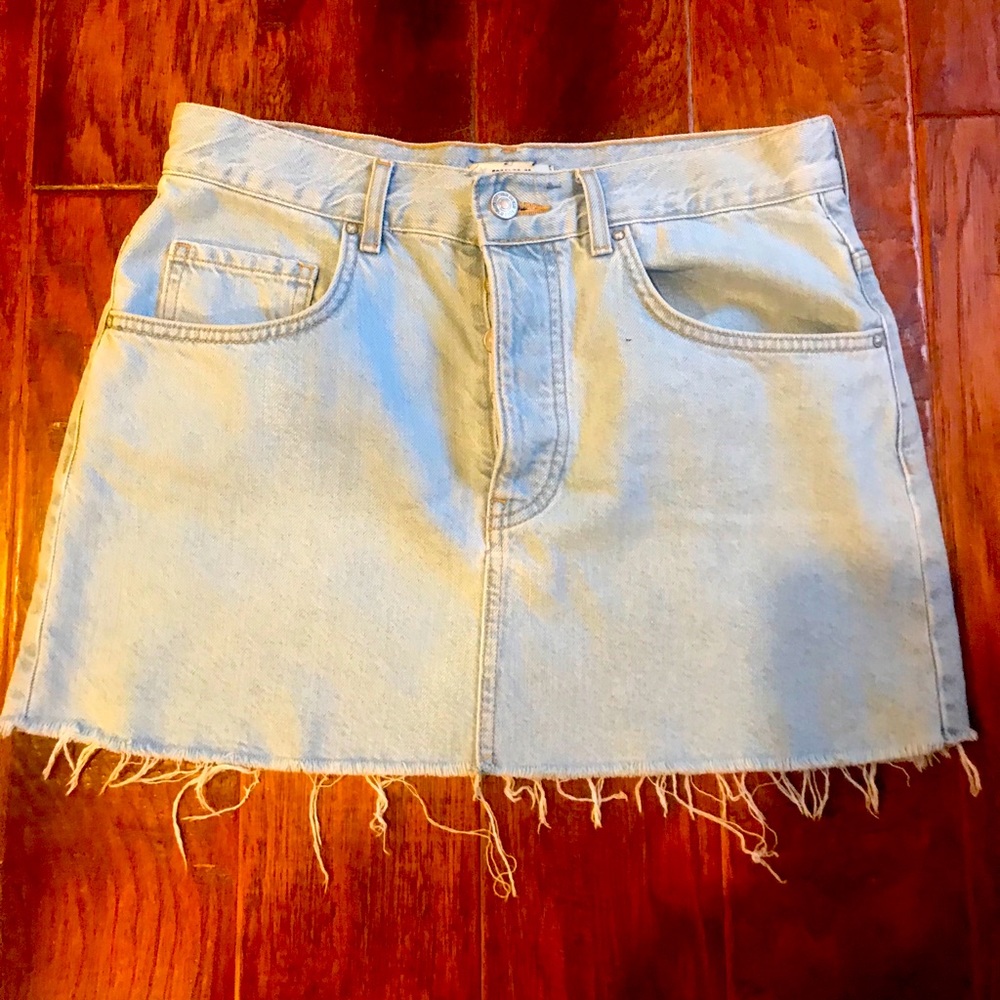 Like NEW Forever 21 Jean Skirt WITH 4 Pockets & Belt Loops. SIZE 28.